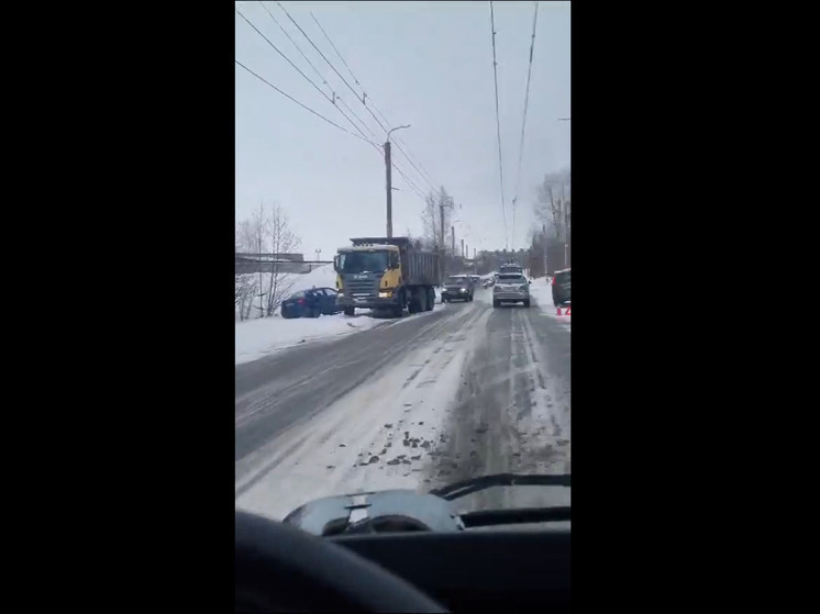 Массовая авария произошла в Петрозаводске, один человек в больнице