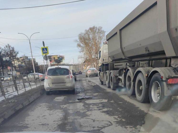 Кемеровчане попросили у властей города починить дорогу на Кузнецком мосту