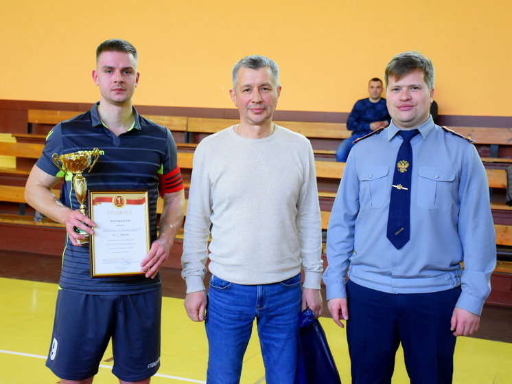 Псковские спортсмены сыграли товарищеский матч в Великом Новгороде