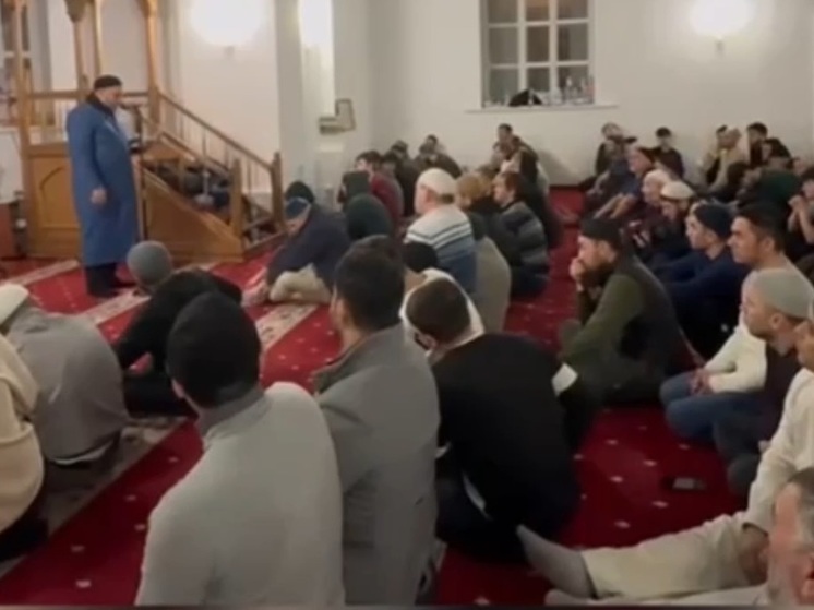Двухминутное видео, сделанное в мечети, Низамуддин Жумаев выложил на своей странице в соцсетях