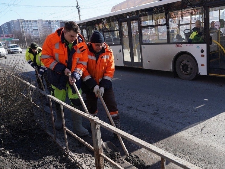И.о. мэра Вологды Андрей Накрошаев поставил дорожникам задачу убрать грязь с дорог города