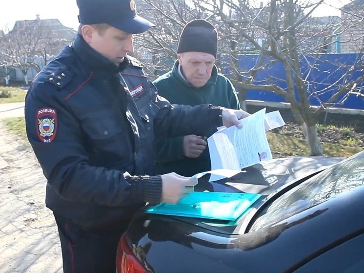 Херсонские полицейские вручили российские паспорта жителям прифронтовых сел