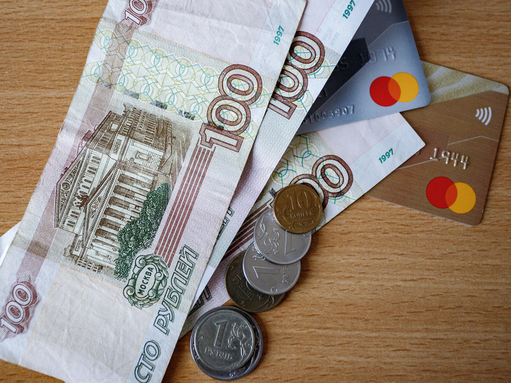 Опочанка украла с чужой банковской карты около 200 тысяч рублей