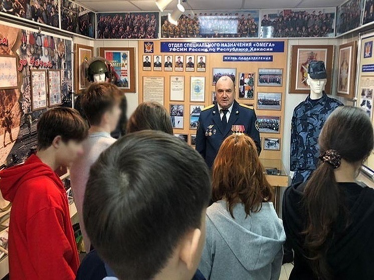 Ветераны УФСИН России в Хакасии рассказали школьникам о работе в тюрьме