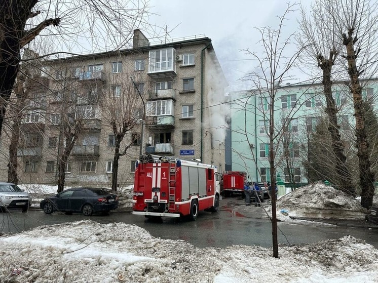 Спасли мужчину в Казани из горящего дома на улице Газовой