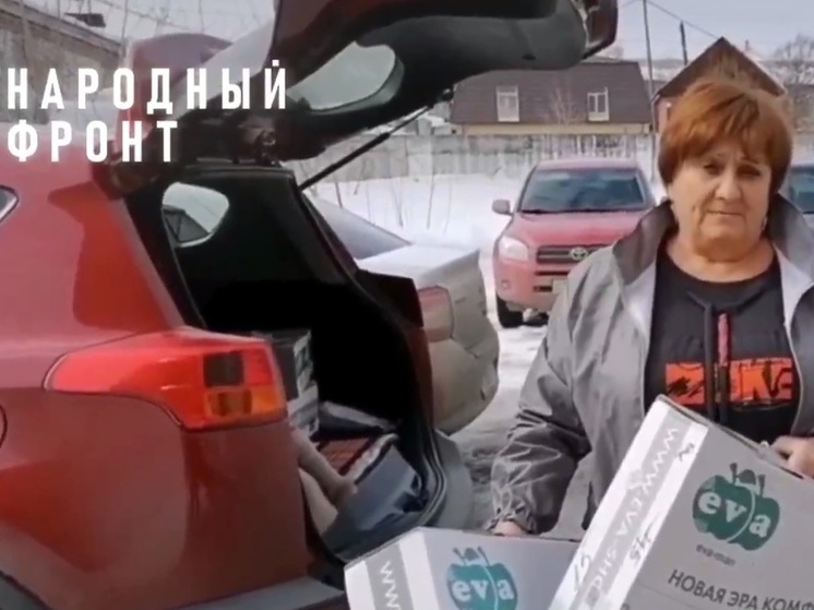 Учителя и воспитатели Томского района купили для бойцов СВО свыше 100 пар резиновых сапог
