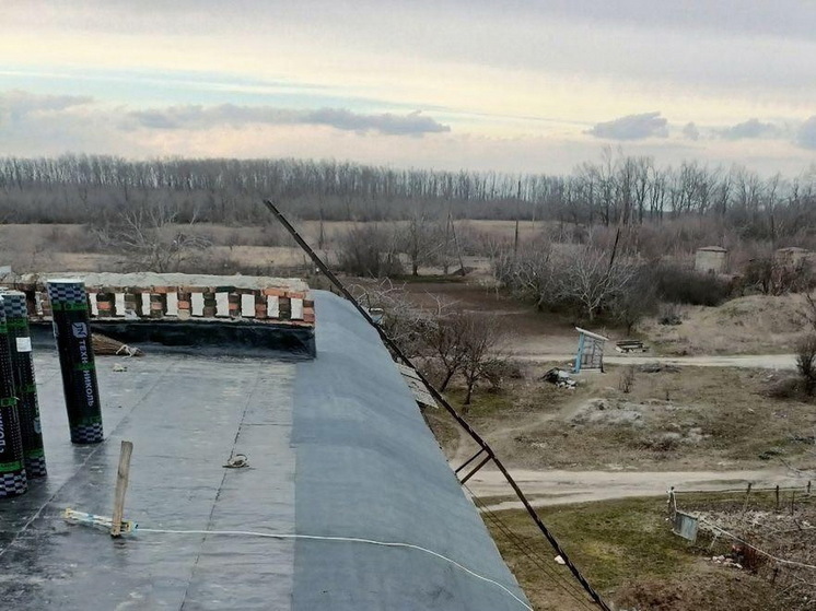 Бригада из Марий Эл завершает ремонт крыши жилого дома в Запорожье