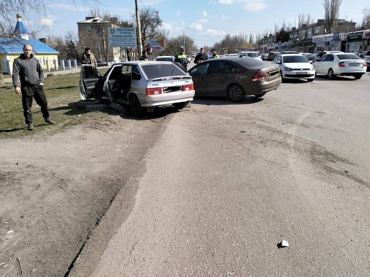В Ростовской области пассажир ВАЗа пострадал в ДТП