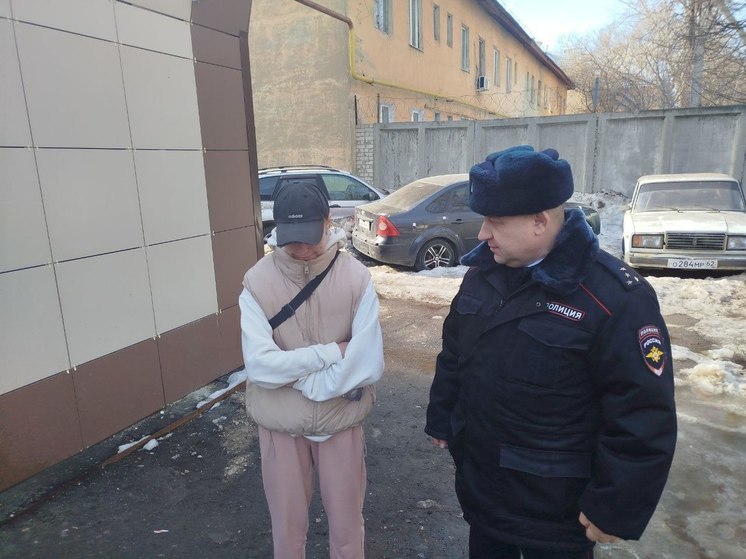 На улице Новаторов в Рязани задержали 32-летнюю женщину с наркотиками