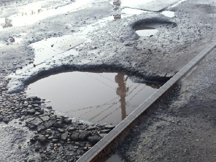 В Курске объяснили, почему дорога на Верхней Луговой «рассыпалась» после ремонта