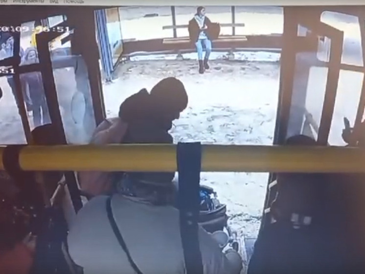 Стало известно, кто зажал дверьми автобуса коляску с ребенком в Петрозаовдске