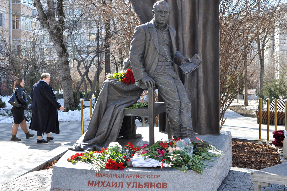 A monument to Mikhail Ulyanov was erected in Moscow