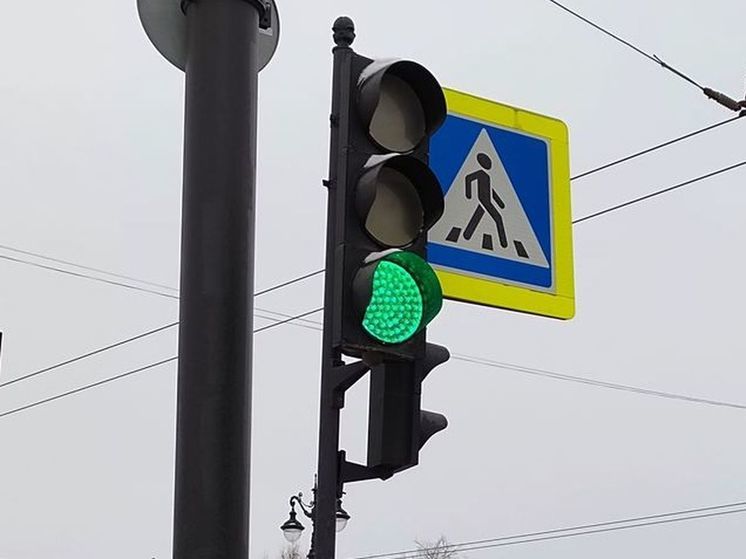В Омске изменили работу светофора на перекрёстке 70 лет Октября-Дмитриева