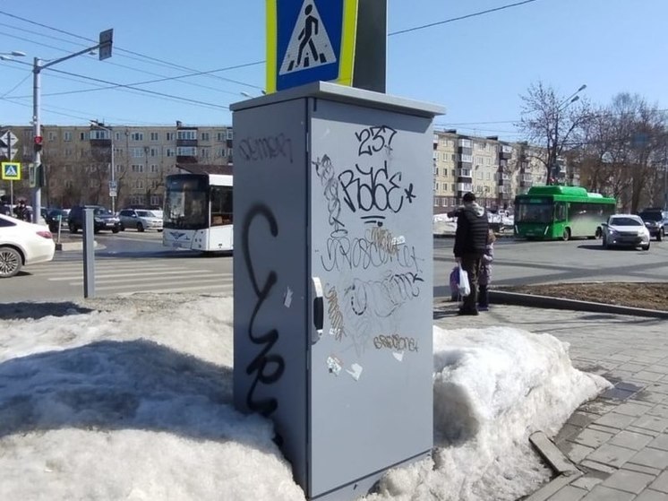 В Южно-Сахалинске разыскивают вандалов, которые нарисовали граффити на объектах инфраструктуры