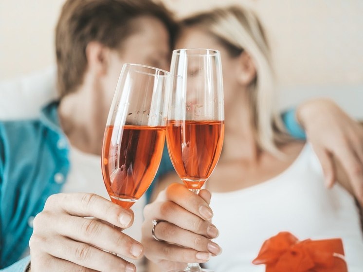 Ученые выяснили, что у пьющих вместе пар более крепкие отношения