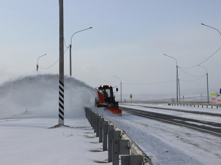 Движение большегрузов хотят ограничить в шести районах Забайкалья из-за снега