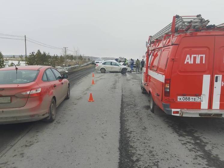Два водителя погибли в столкновении легковушек в Челябинской области