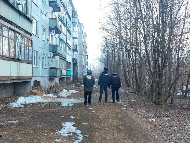 СК: в Тверской области возле дома нашли мертвую женщину