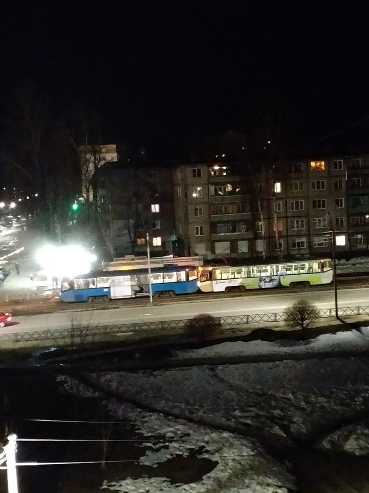 В Ярославле два трамвая не поделили путь