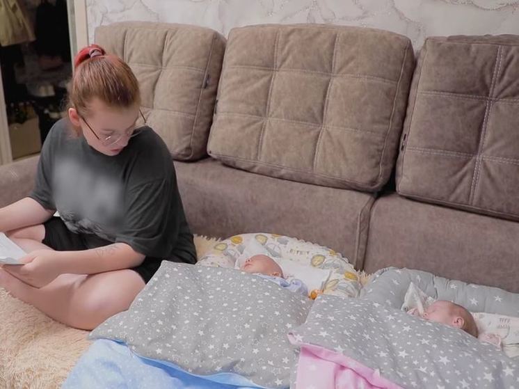 «Дергаются два глаза». Героиня «Мама в 16» из Новосибирска родила двойняшек и воспитывает детей одна