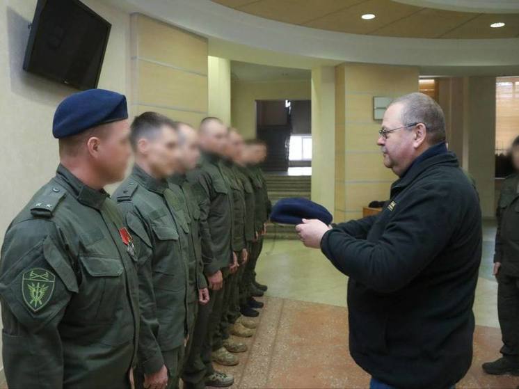 Пензенский губернатор вручил береты бойцам СОБРа «Агат»