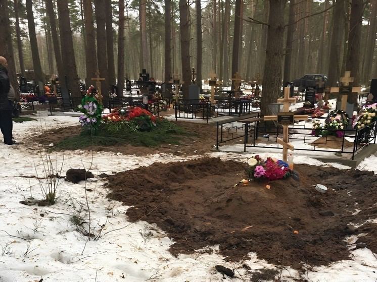 Прокуратура Ленинградской области приступила к проверке ООО «Ирий» а также ИП Анисовой, которые занимаются обслуживанием кладбищ и продажей похоронных принадлежностей в Ломоносовском районе.