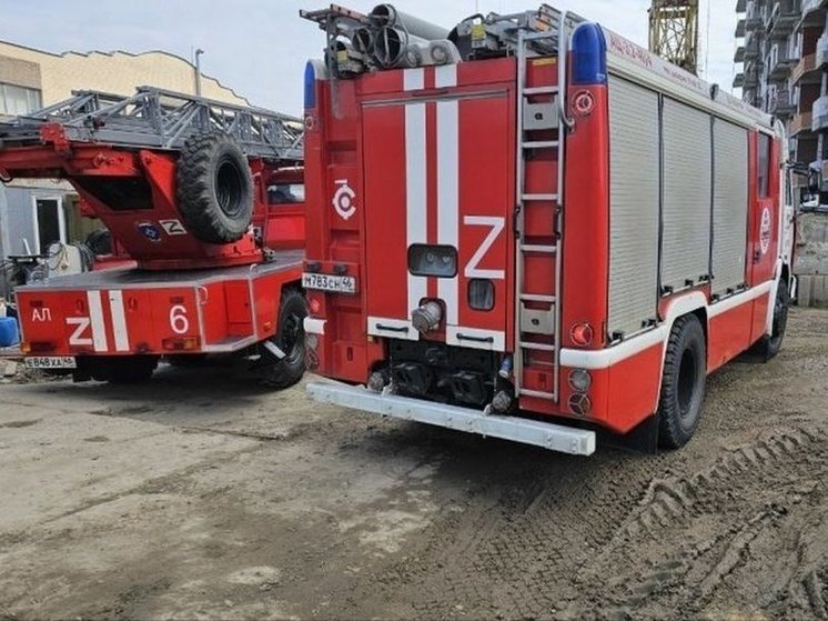 В Курске случился пожар на стройке на улице Энгельса