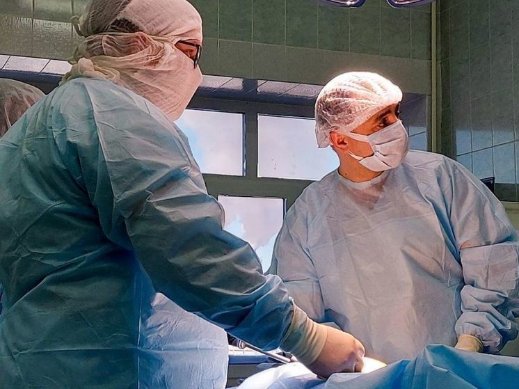 В Новом Уренгое хирурги избавили женщину от 1,5 лишнего метра кишки