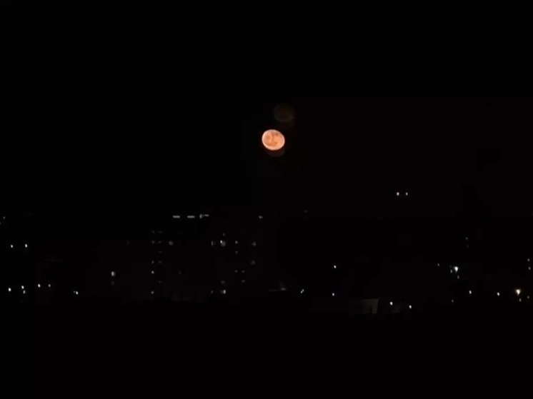 В Ростове жители стали свидетелями «кровавой Луны»