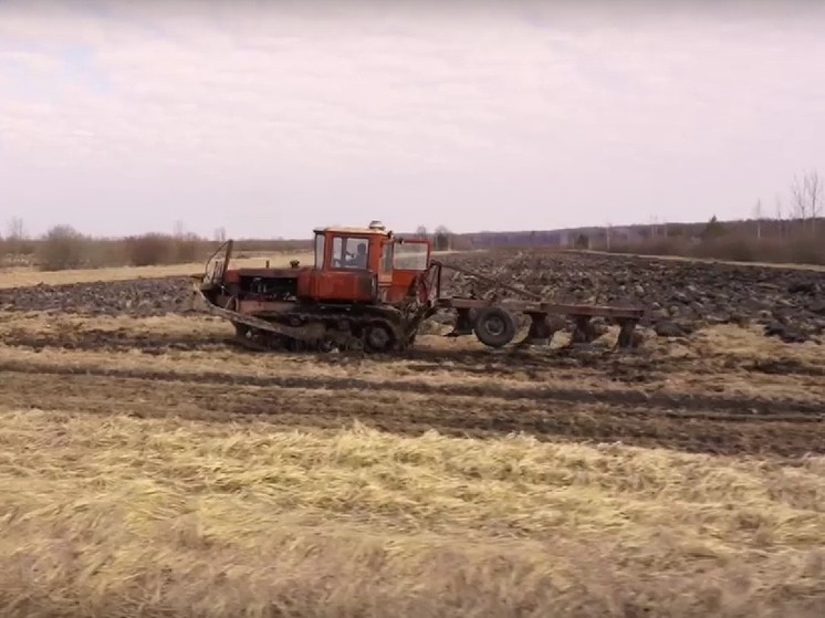 Новгородские аграрии приступили к работе в полях