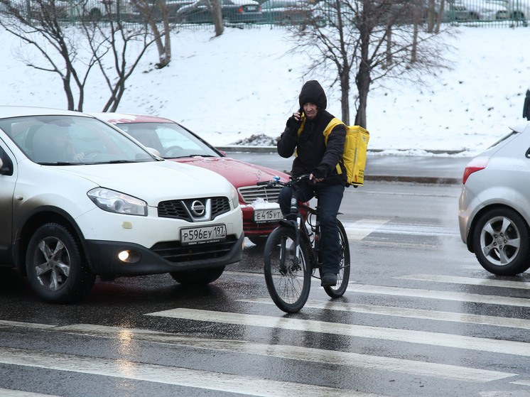 Дептранс: в Москве курьерские велосипеды планируют оснастить номерными знаками