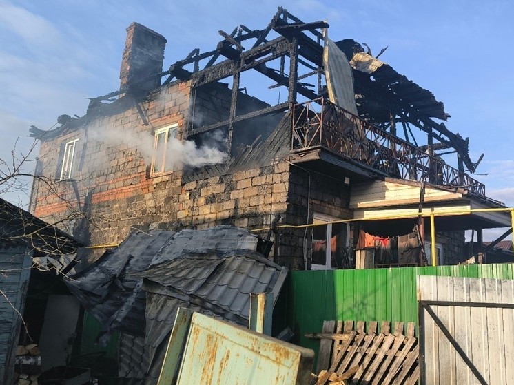 Сотрудники МЧС ликвидировали пожар на улице Орловской в Великом Новгороде