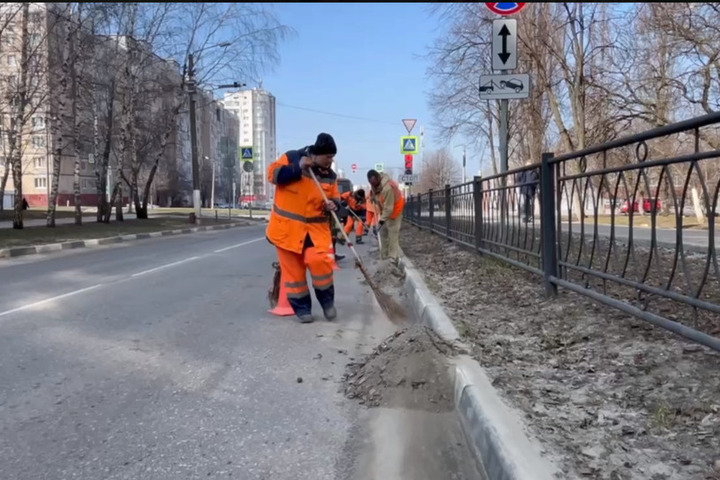 Белгородские коммунальщики на 90% завершили весеннюю уборку магистралей
