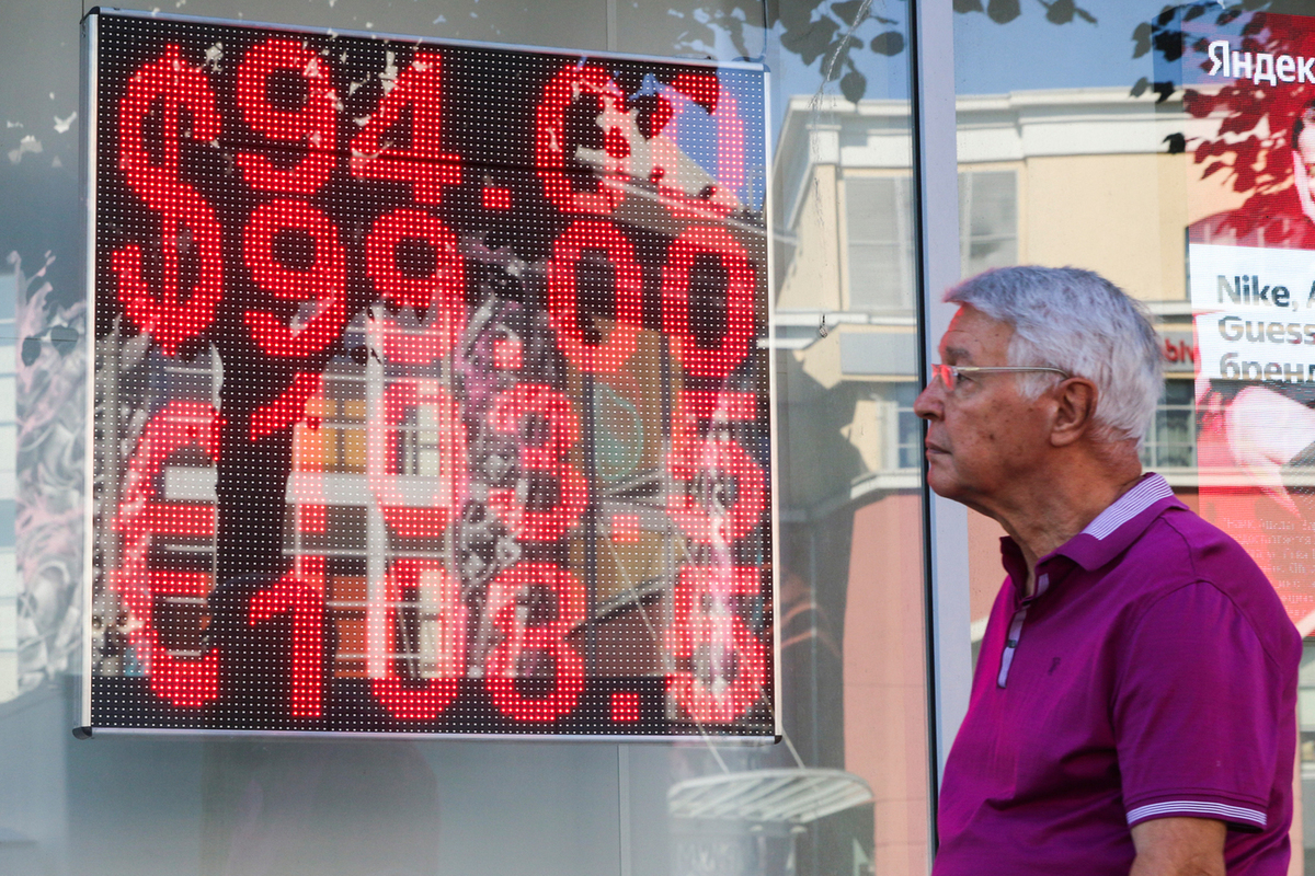The ruble will face new challenges in April: what will the exchange rate be?