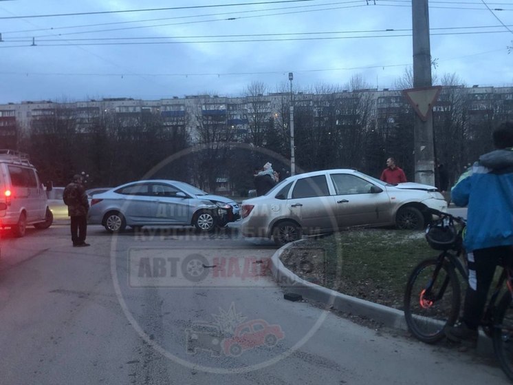 В Курске на проспекте Кулакова произошло жесткое ДТП
