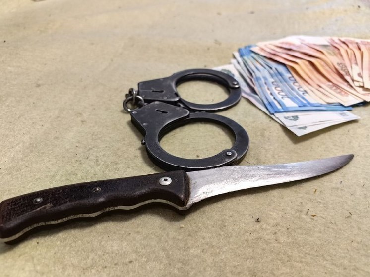 Ножи и алкоголь пытались пронести посетители в суды в Амурской области