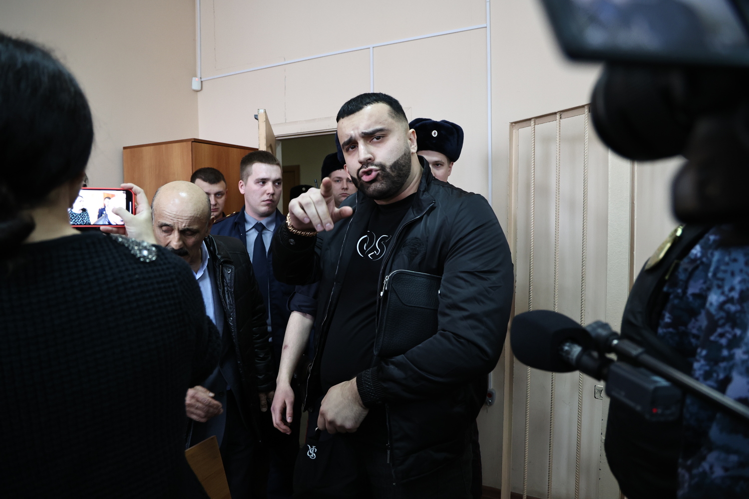 Участника "Дом 2" Альфреда Джавадова отправили в тюрьму: кадры из зала суда
