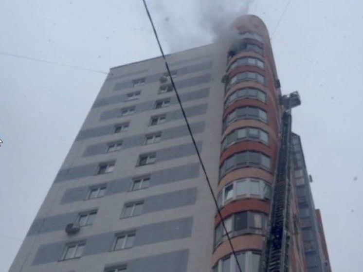 При пожаре в уфимской многоэтажке эвакуировали 30 человек