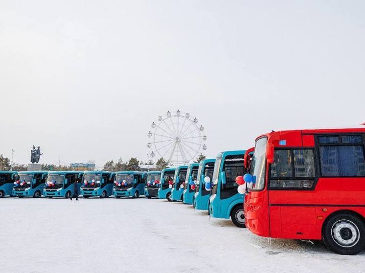 Ключи от 24 новых автобусов получили главы районов Якутии