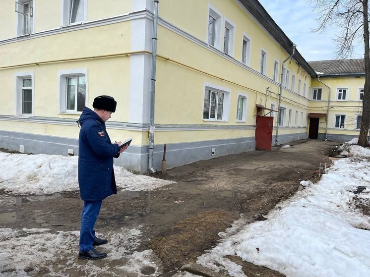 В Рыбинске оштрафуют главу управляющей компании, которая не чистила снег на крыше