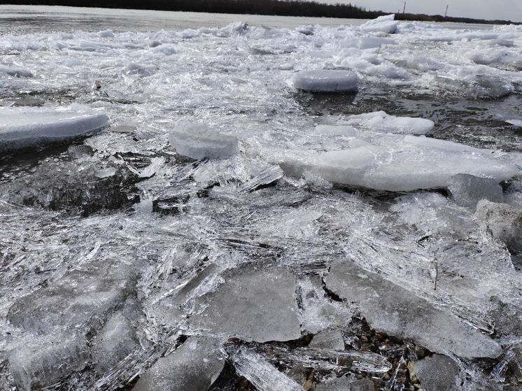 Все ледовые переправы в Омской области закрыли