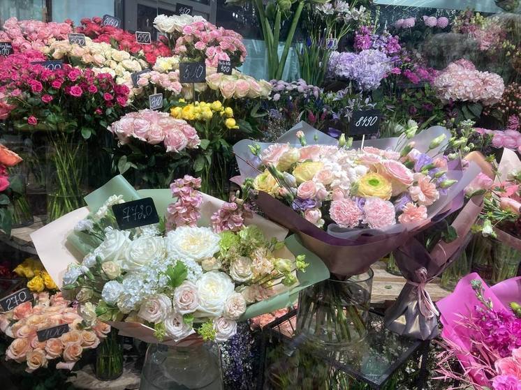 Петербуржцам рассказали, как аллергия на цветы может испортить свидание