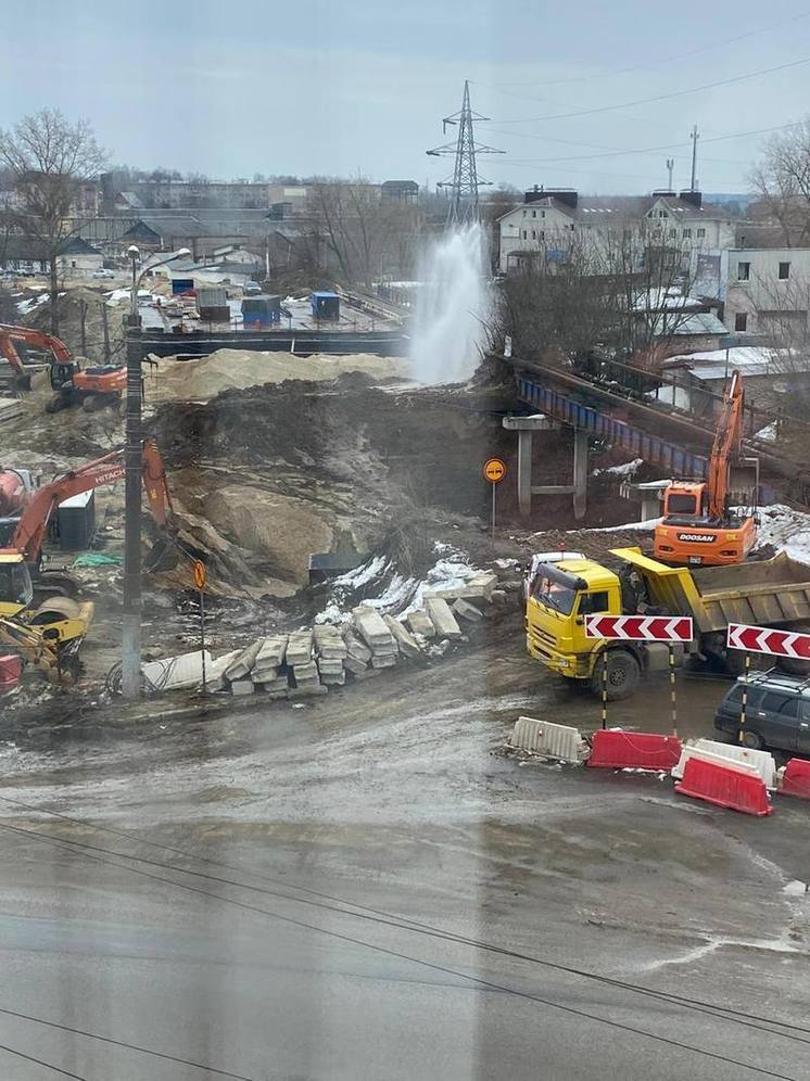 В районе Синих мостов Калуги устранили прорыв трубопровода