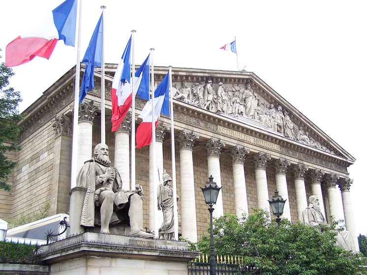 Теперь при приеме на работу не придется менять прическу