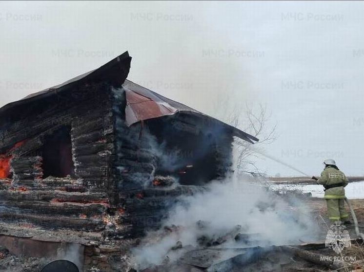 В Орловской области из-за аварийного режима работы электропроводки вспыхнул дом