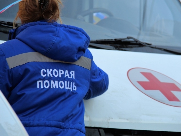 В Орловской области сотрудникам МЧС пришлось буксировать застрявшую машину скорой помощи