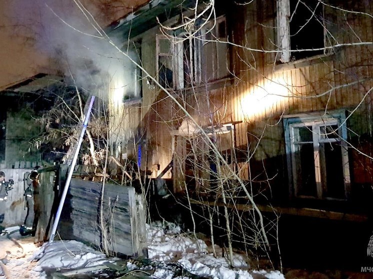 Были дезориентированы: восемь человек спасли во время пожара в двухэтажном доме в Томске