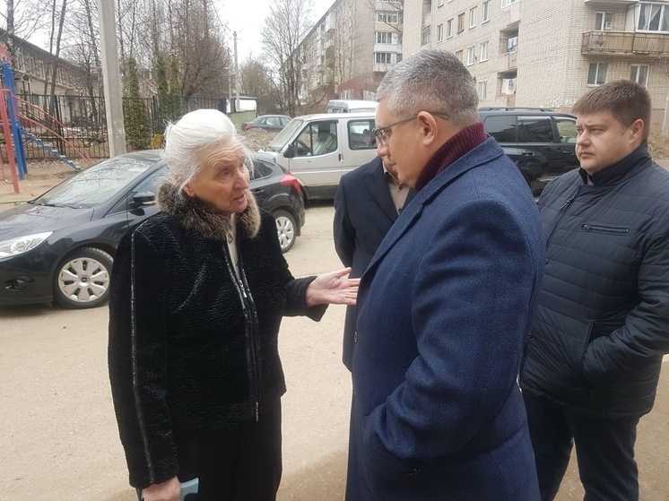 По итогам личного приема граждан мэр Смоленска провел проверку на местах