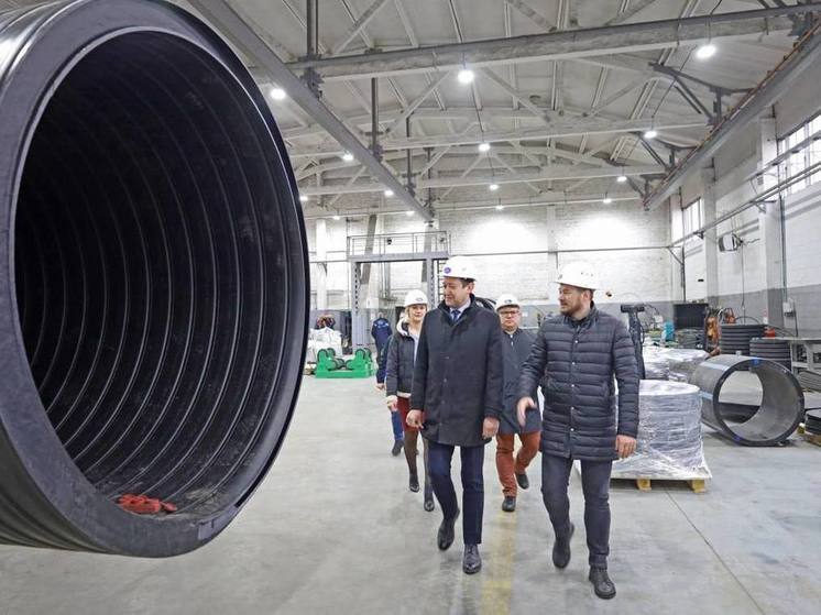 Руслан Бутов посетил полимерное производство в Новомосковске