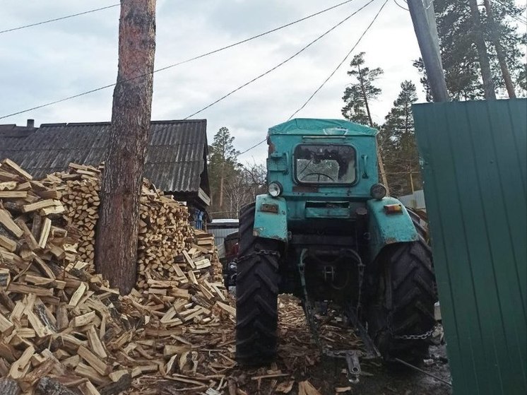В Пензенской области трактор, оставленный на включенной передаче, задавил мужчину